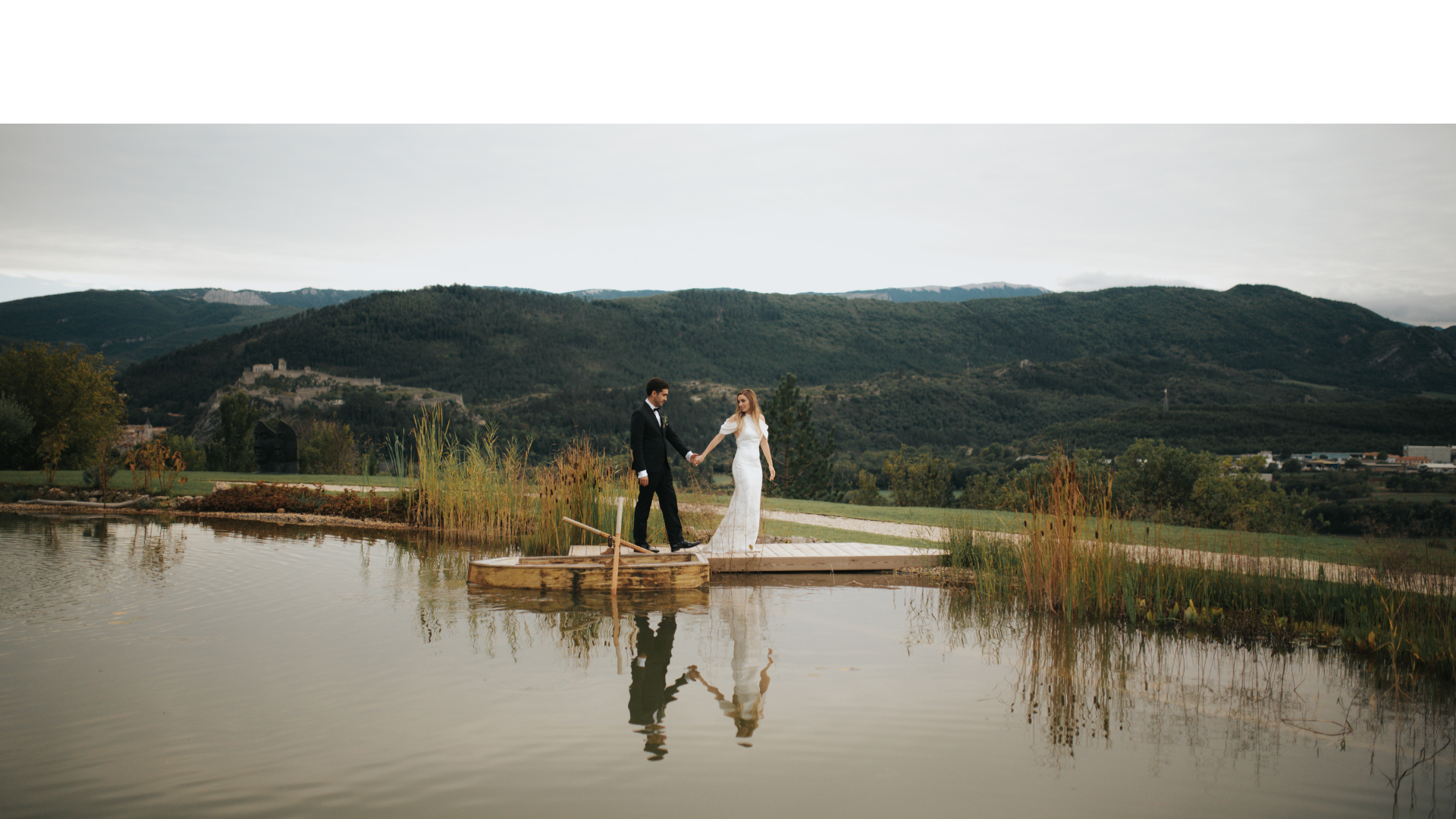 photographe mariage Var — photographe mariage Toulon — photographe mariage Draguignan — photographe mariage Fréjus — photographe mariage Saint-Raphaël — photographe mariage Hyères — photographe mariage Sainte-Maxime — photographe mariage Saint-Tropez — photographe mariage Bouches-du-Rhône — photographe mariage Aix-en-Provence — photographe mariage Marseille — photographe mariage Alpes-Maritimes — photographe mariage Nice — photographe mariage Cannes — photographe mariage Antibes — photographe mariage Sud de la France — photographe mariage France entière photographe mariage reportage — photographe mariage naturel — photographe mariage spontané — photographe mariage émotionnel — photographe mariage documentaire — photographe mariage lifestyle — photographe mariage authentique — photographe mariage candide — photographe mariage lumière naturelle — photographe mariage cinématographique — photographe mariage discret Shiny photographe — Shiny photographe mariage — Shiny photographe Var — Shiny photographe Sud France — shinyphotographe.fr